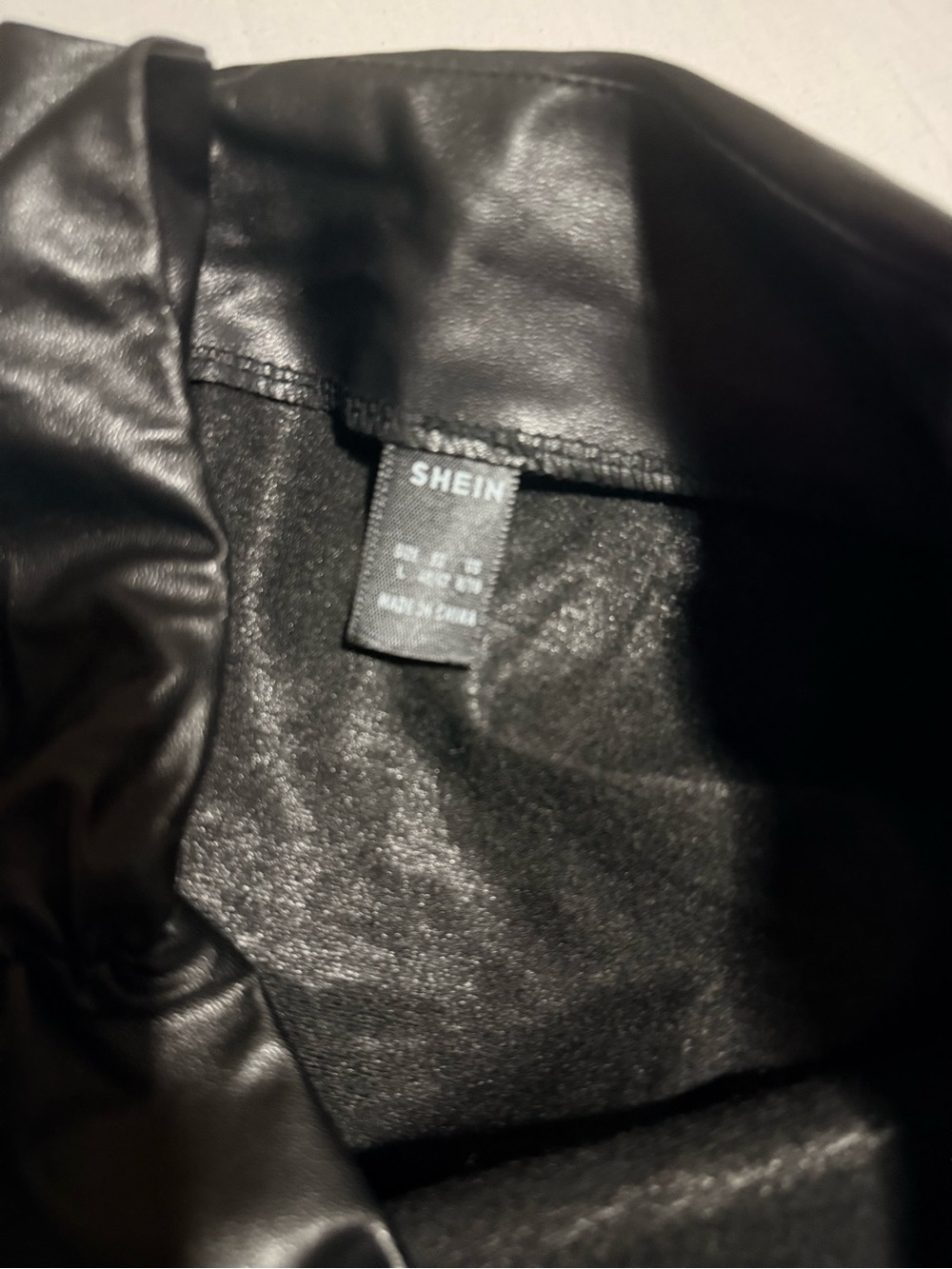 SHEIN Black Ruched Faux Leather Mini Skirt - Picture 4 of 4